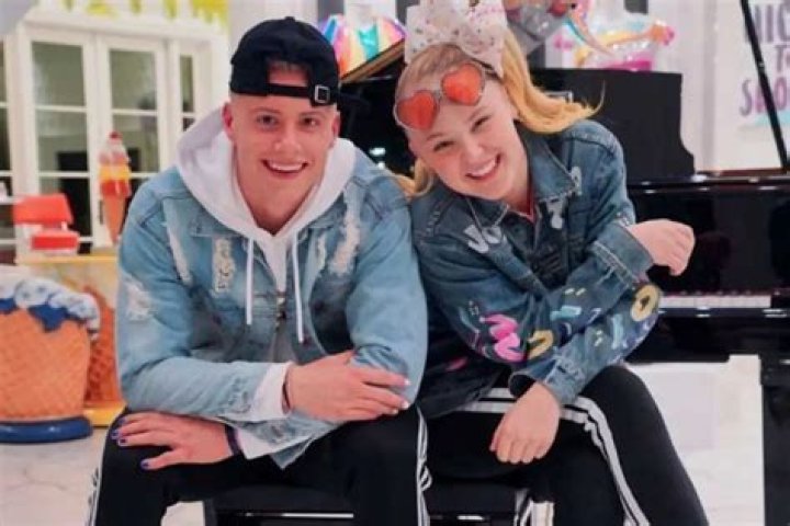 Jojo Siwa Plays Coy When Asked To Confirm Elliott Brown Romance – Gushes Over Him And Admits They Look Cute Together!