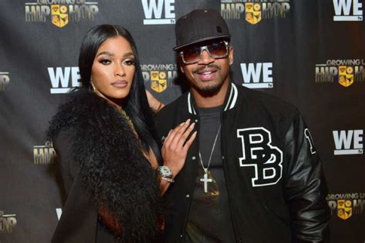 Joseline Hernandez Distracts Stevie J’s Fans With New Photo Where She Is Looking Back And Admiring Her Famous Assets