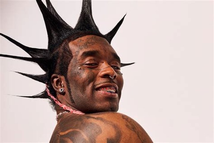 
JT Defends “Black Rockstar” Lil Uzi Vert After Photo Of His Pierced Belly Button Trends, Says “Yes H*e That’s MY Man” 