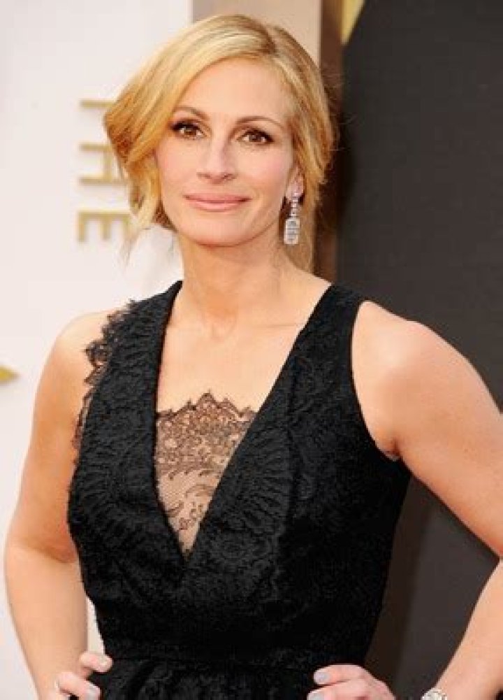 Julia Roberts Body Measurements Height Weight Bra Shoe Size Vital Stats