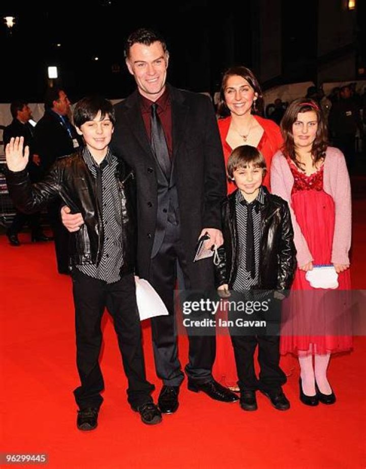 Julian Lewis Jones Bio, age, height, weight, family, movies, net worth