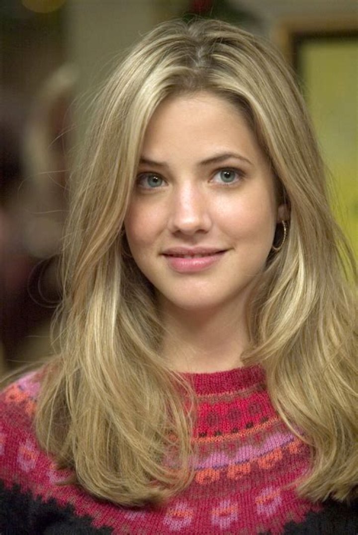Julie Gonzalo Biography - Facts, Childhood, Family Life & Achievements
