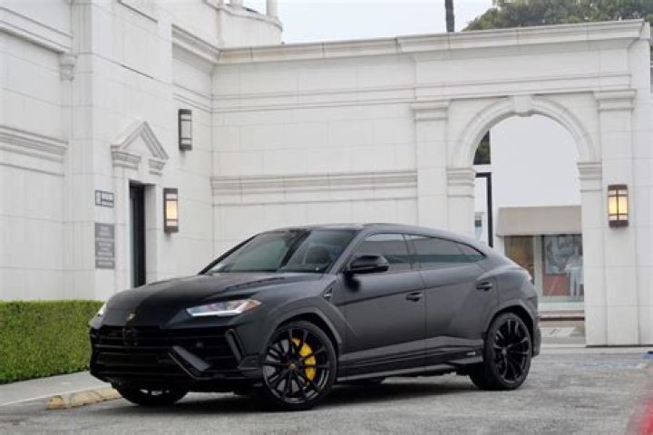 Justin Bieber Driving In His New Black Lamborghini Urus SUV Makes Women Scream