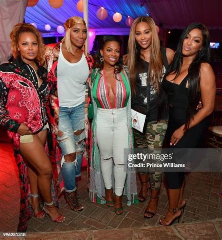 Kandi Burruss, Kenya Moore, Cynthia Bailey And Their Men Have A Night Out And People Praise Their Friendship
