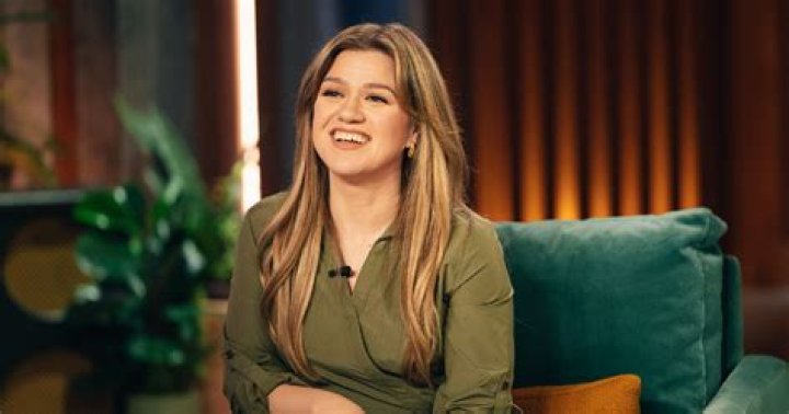 Kelly Clarkson Biography - Facts, Childhood, Family Life & Achievements