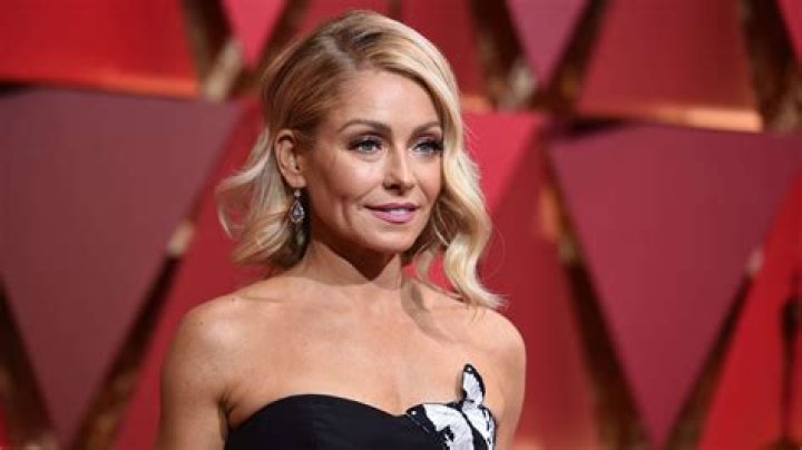 Kelly Ripa Admits To Cutting Her Hair With Kitchen Scissors And Opens Up About Her Grey Hair During Quarantine!