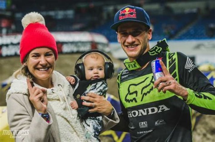 Ken Roczen is Married to Wife: Courtney Savage. Kids.