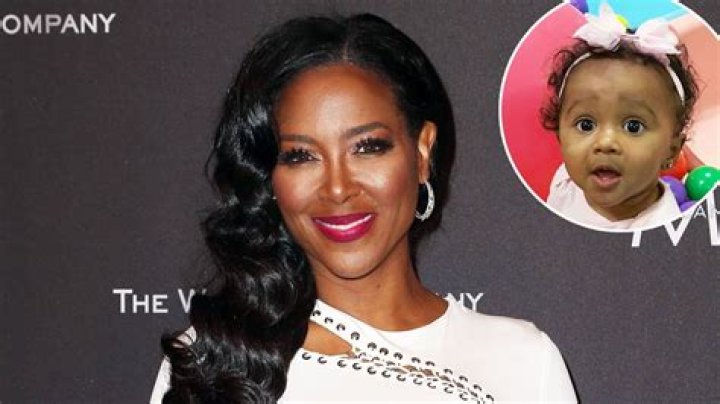 Kenya Moore’s Baby Girl, Brooklyn Daly Is Showing Off Her Rich, Thick Hair While Taking A Walk Around The House – Fans Go Crazy With Excitement