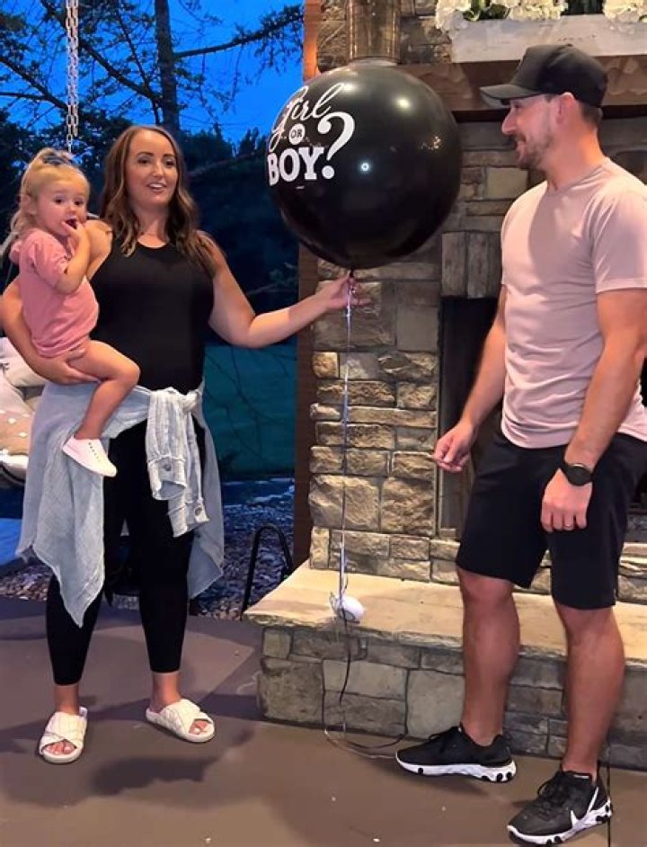
Kenzie Hemric, Daniel Hemric Wife Age and Instagram Photos 