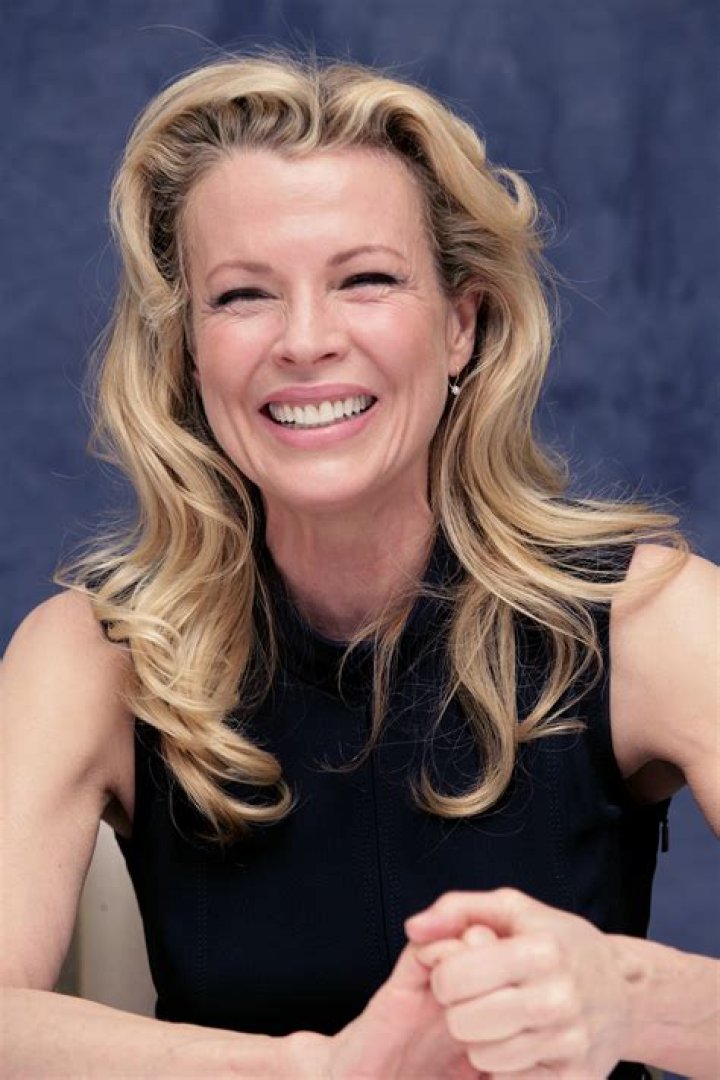 Kim Basinger Biography - Facts, Childhood, Family Life & Achievements