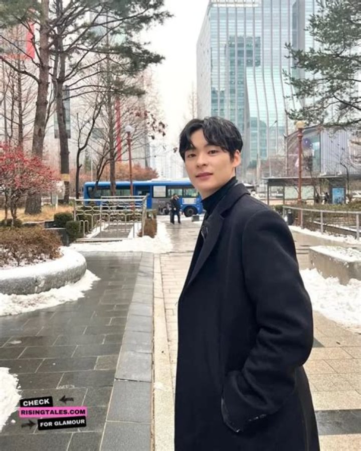 Kim Hwan-hee Height, Weight, Net Worth, Age, Birthday, Wikipedia, Who, Nationality, Biography