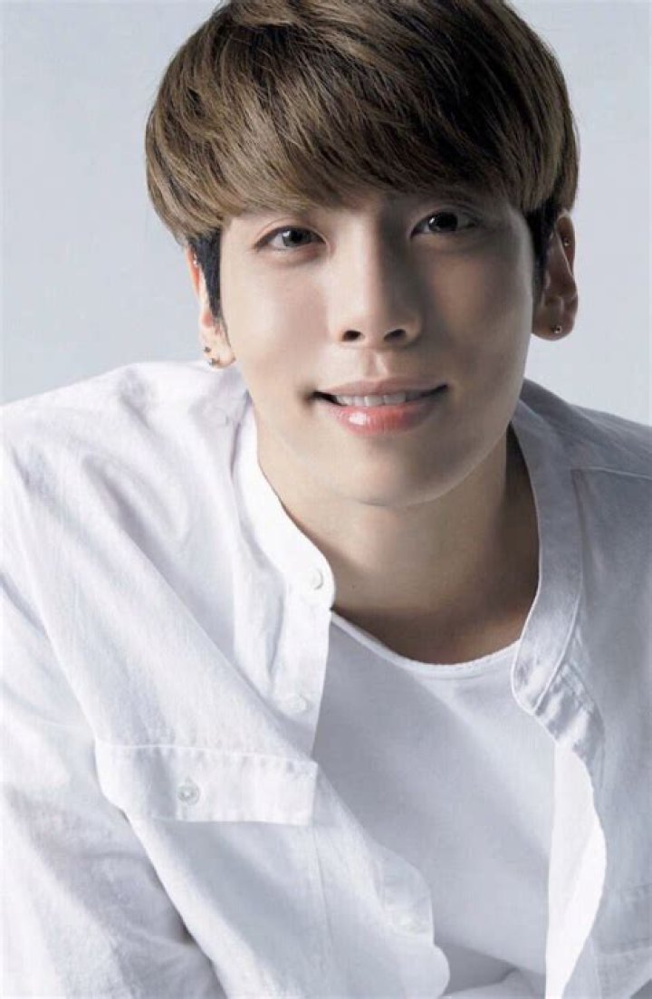 Kim Jong-hyun (Jonghyu) Biography - Facts, Childhood, Family & Death of S Korean Singer-songwriter