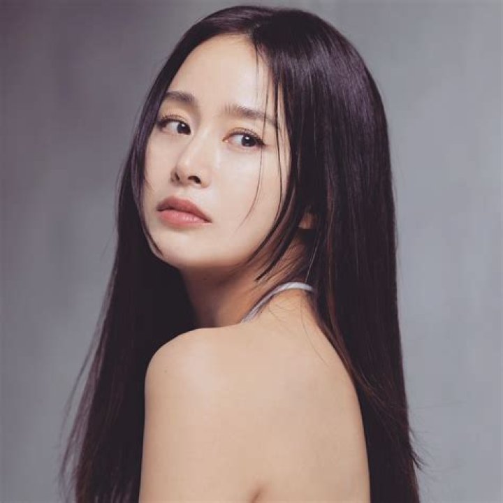 Kim Tae-hee Biography - Facts, Childhood, Family Life, Achievements of South Korean Actress