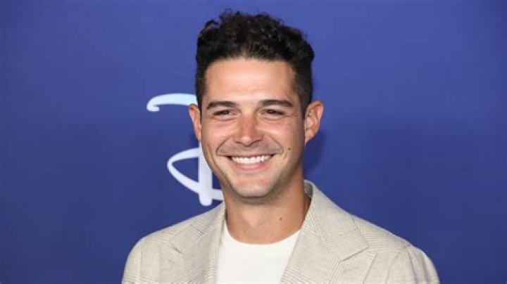 ‘Kind of frustrating’: Wells Adams reveals what he didn’t like when wife Sarah Hyland hosted ‘Love Island: USA’ season 5