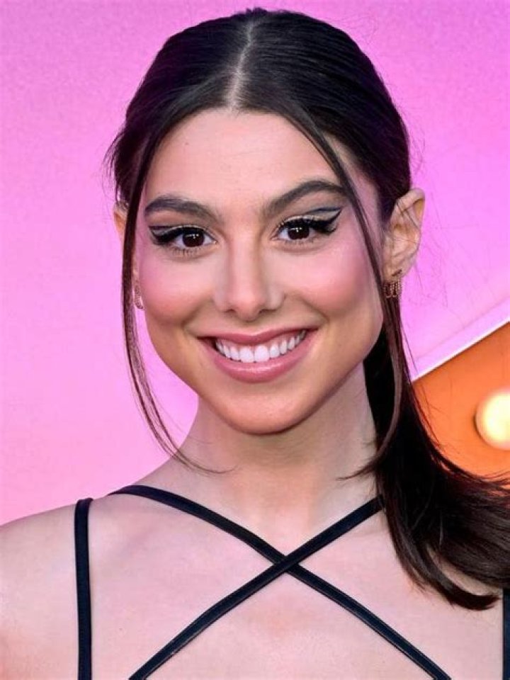 Kira Kosarin Biography - Facts, Childhood, Family Life & Achievements