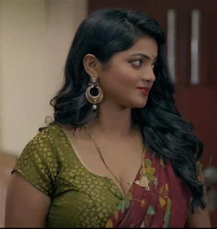Komal Jha Height, Weight, Net Worth, Age, Birthday, Wikipedia, Who, Instagram, Biography