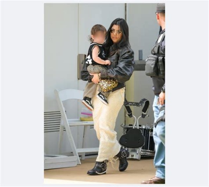 KUWK: Brad Pitt And Kim Kardashian Have A Sweet Chat While Holding Hands At Oscars After-Party!