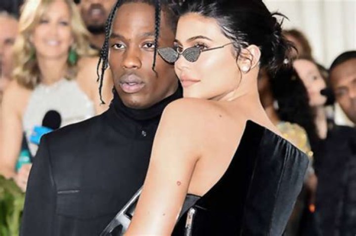 Kylie Jenner Is Terrified Of Being A Single Mom Like Khloe, Says Report