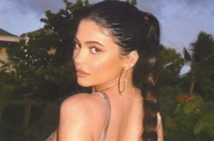Kylie Jenner Sets Instagram On Fire With New Swimsuit Photos And Below Waist Length Hair