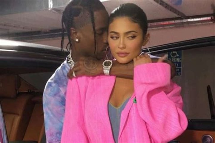 Kylie Jenner Was Spotted Boarding A Plane With Travis Scott And A Wedding Dress And The Internet Is Freaking Out!
