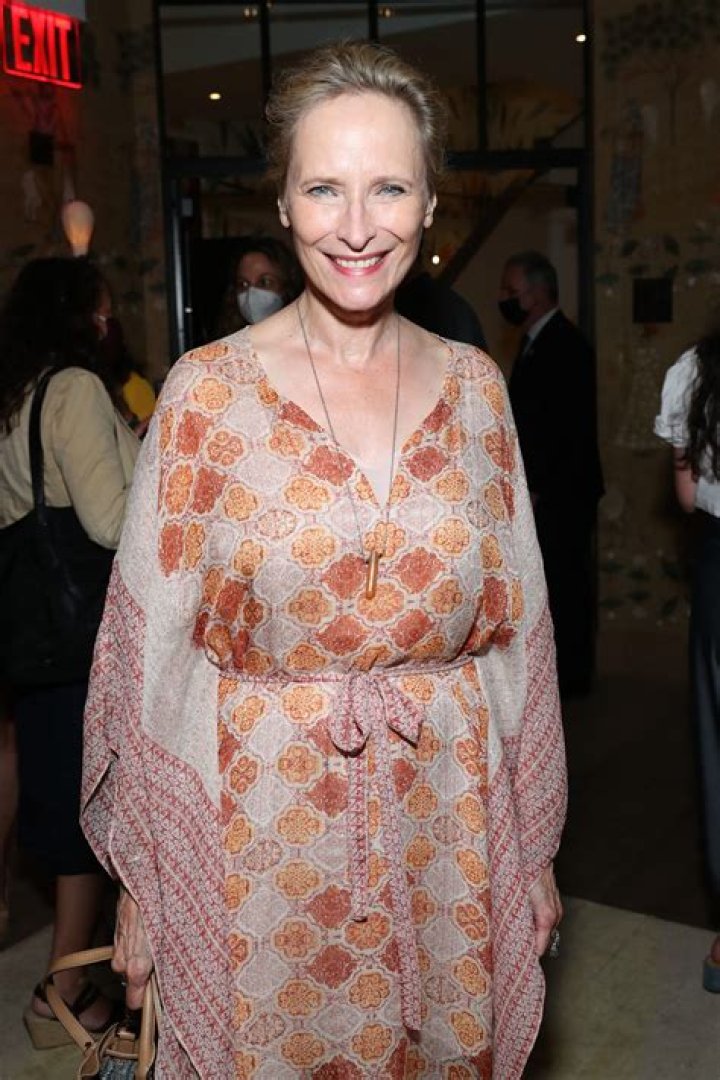 Laila Robins Net Worth