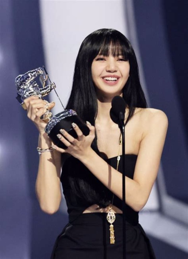 Lalisa Manoban Height, Weight, Net Worth, Age, Birthday, Wikipedia, Who, Nationality, Biography