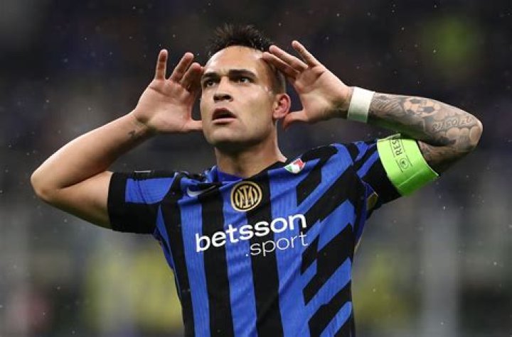 Lautaro Martínez Bio, age, nationality, height, family, career goals, club, salary, net worth