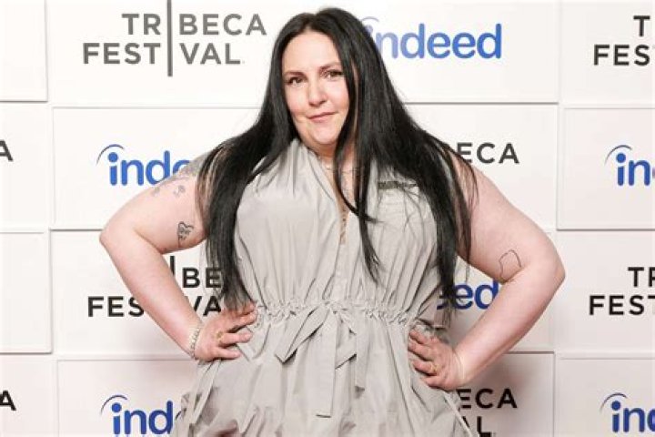 Lena Dunham Bra Size, Age, Weight, Height, Measurements