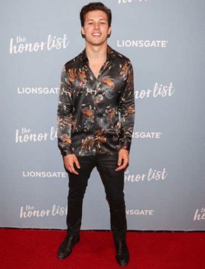 Leo Howard Height Weight Shoe Size Measurements Facts Family