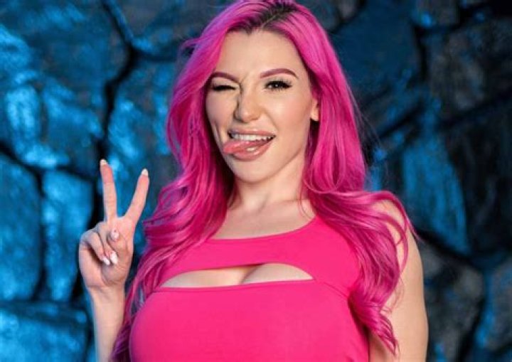 
Lily Lou Height, Weight, Net Worth, Age, Birthday, Wikipedia, Who, Nationality, Biography 