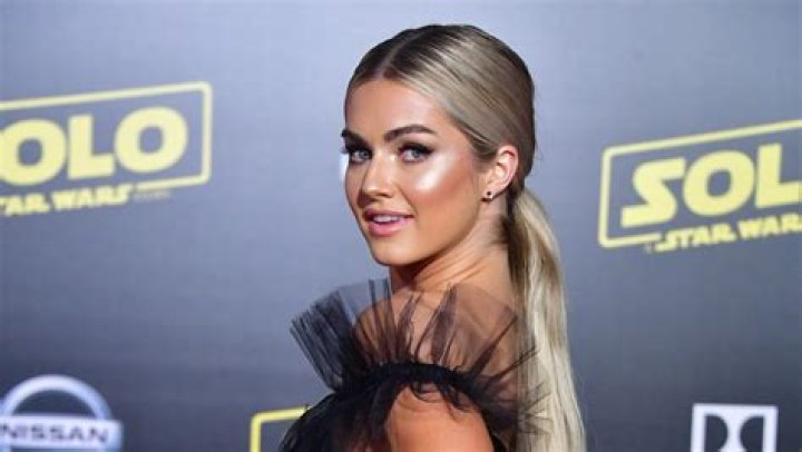 Lindsay Arnold Biography - Facts, Childhood, Family of Ballroom & Latin Dancer