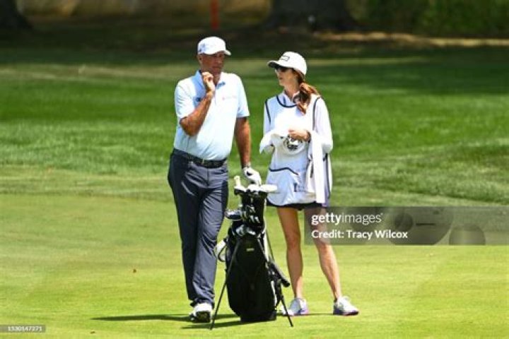 Does Stewart Cink wife have cancer?
