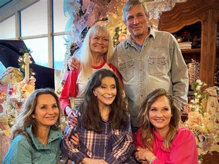 Loretta Lynn parents: Meet Clara Marie Ramey Webb, Melvin Webb