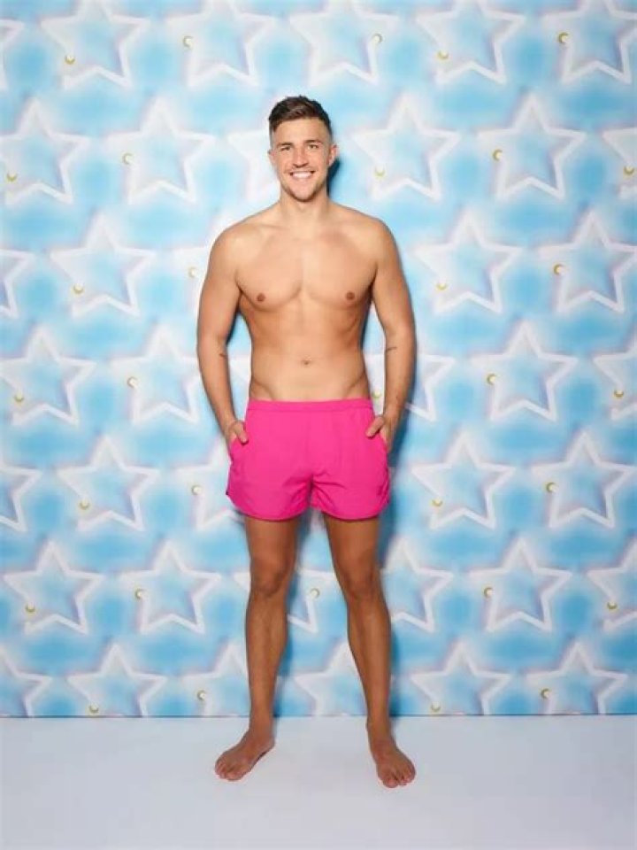‘Love Island’ star Mitchel Taylor hits back at ‘fake’ castmate’s claim that he is a ‘superfan’