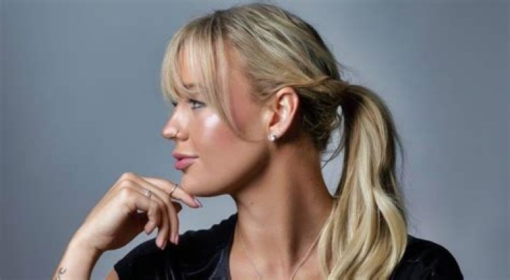 Lucy Fallon in Bathing Suit Says "I Feel Ur Aura" — Celebwell