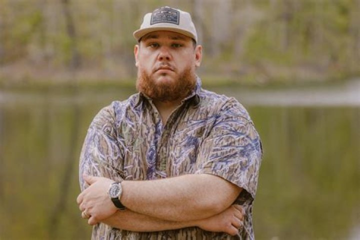 Luke Combs Biography - Facts, Childhood, Family Life & Achievements