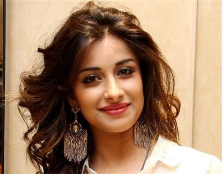 Madhuurima Banerjee Height, Weight, Net Worth, Age, Birthday, Wikipedia, Who, Instagram, Biography