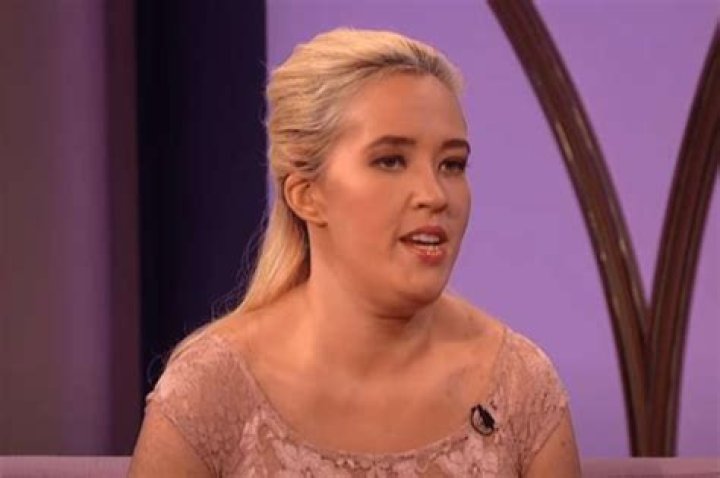 Mama June Runs Out Of Her House In Revealing Night Gown After Geno Doak Crashes His Car Into Her Garage In Disturbing Video