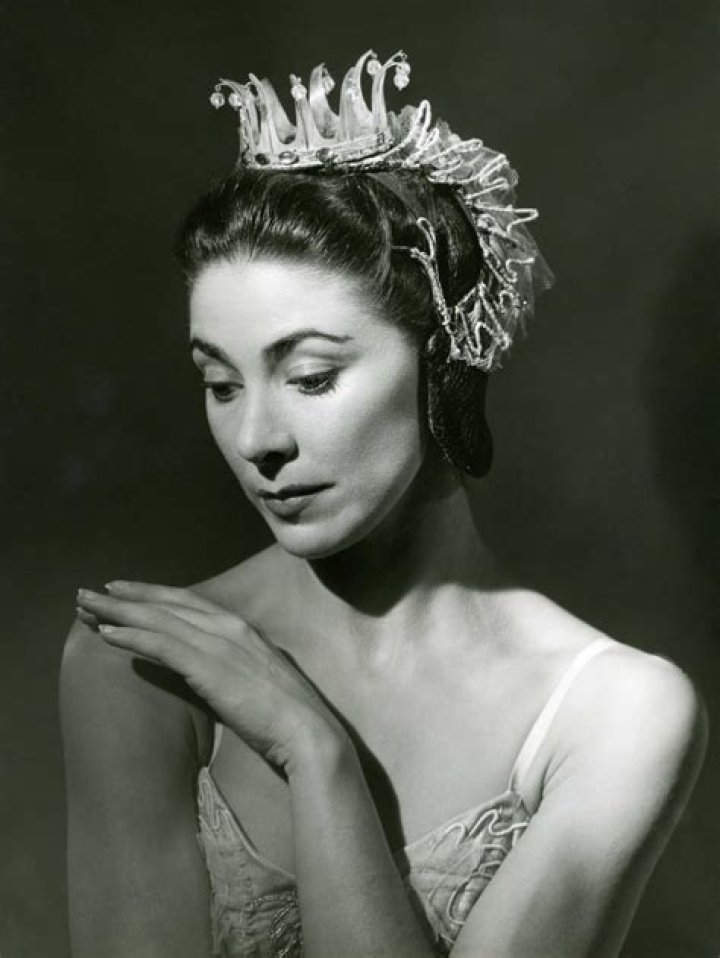 Margot Fonteyn Biography - Facts, Childhood, Family Life & Achievements