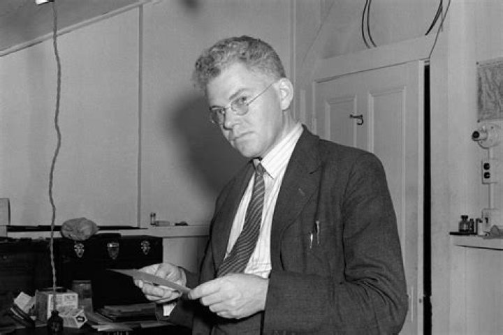 Mark Oliphant Biography - Facts, Childhood, Family Life & Achievements