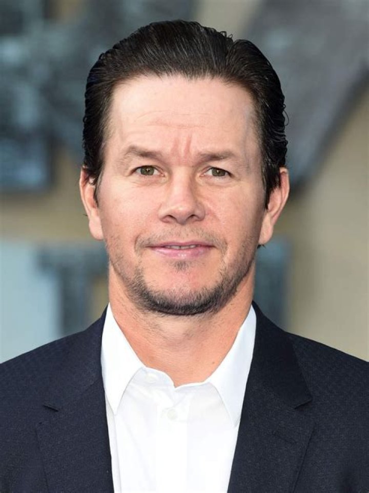 Mark Wahlberg Biography - Facts, Childhood, Family Life & Achievements