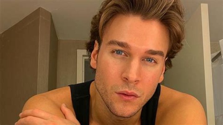 
Matthew Rondeau Height, Weight, Net Worth, Age, Birthday, Wikipedia, Who, Nationality, Biography 
