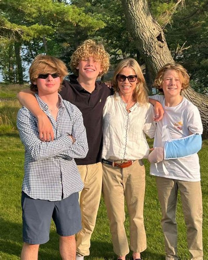 
Meet Scott Phillips, Julie Bowen’s Husband And Family 