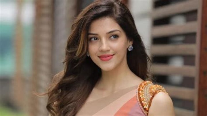 Mehreen Pirzada Height, Weight, Net Worth, Age, Birthday, Wikipedia, Who, Instagram, Biography
