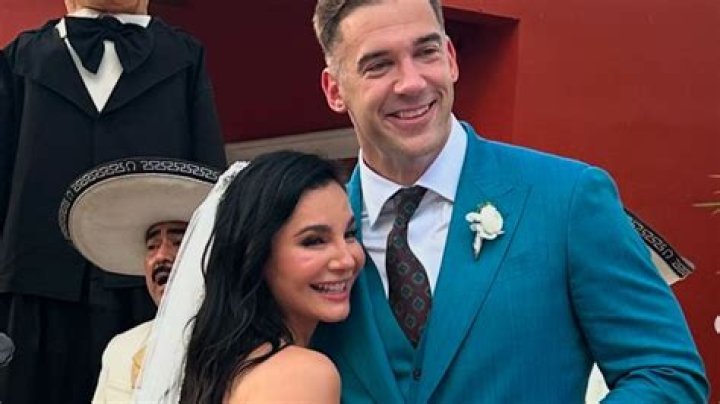 
Mexican Actress Martha Higareda Is Madly In Love With Her Writer Boyfriend Lewis Howes 