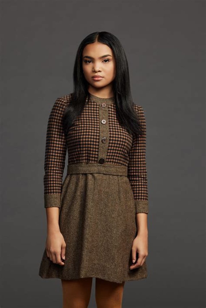 Mia Isaac Age, Height, Birthday, Parents, Boyfriend, Net Worth & More