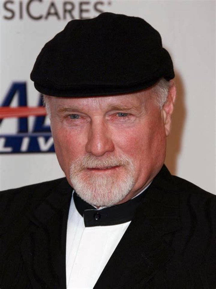 Mike Love Biography - Facts, Childhood, Family Life & Achievements