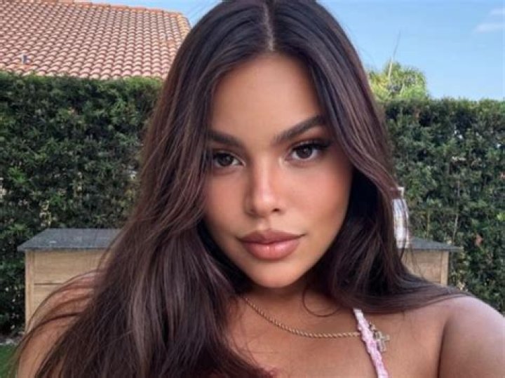 Mikayla Saravia: Meet the Plus-Size Instagram Model and Influencer
