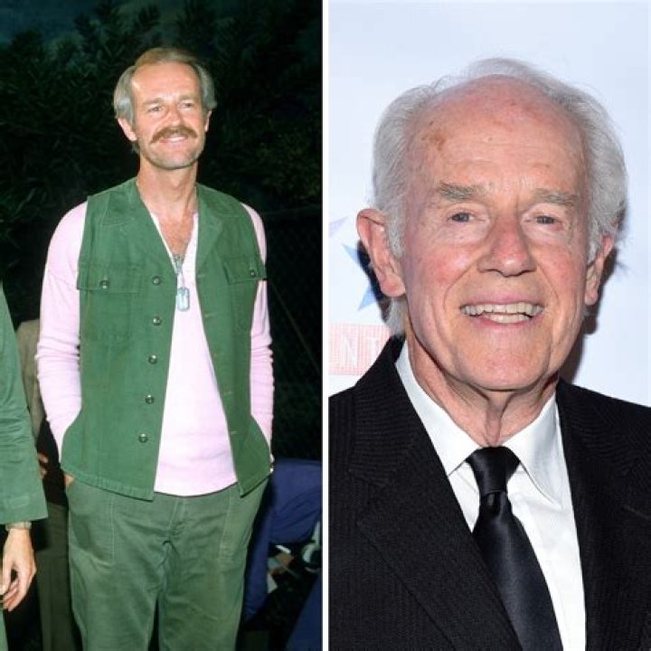 Mike Farrell Biography - Facts, Childhood, Family Life & Achievements