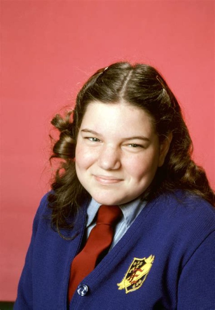 Mindy Cohn Biography - Facts, Childhood, Family Life, Achievements